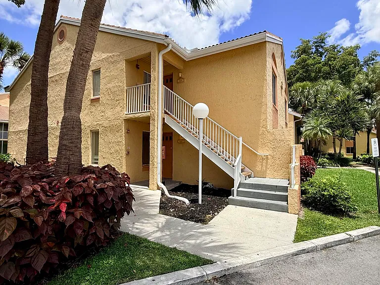 1142 Coral Club Dr #1142 — Photo 21