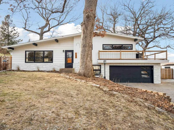 803 Park St, Decorah, IA 52101