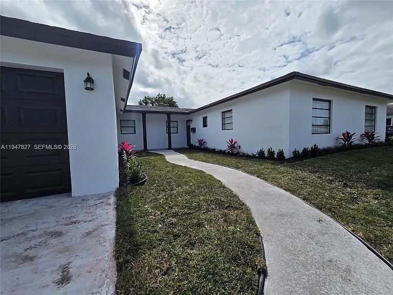 4360 NW 15th St — Photo 10