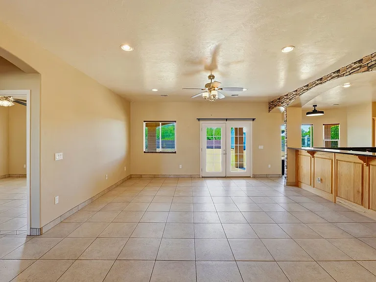 4212 S Hackberry Dr — Photo 5