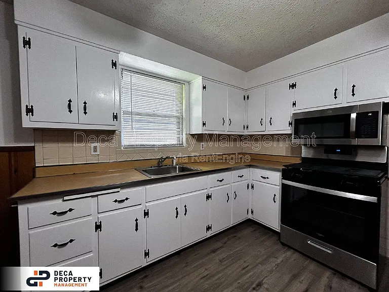 2312 Shields Ave — Photo 5
