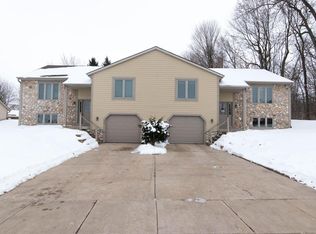 927 W Monroe Ave, Hartford, WI 53027