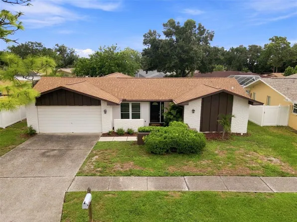 203 HILLCREST DRIVE, SAFETY HARBOR, FL 34695