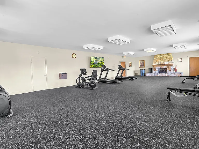 Swanson Court Apartments — Photo 25