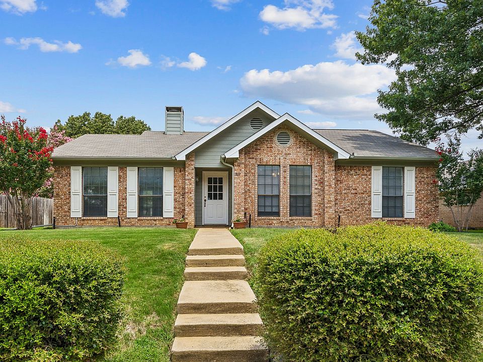 1st image of 807 Blue Oak Dr