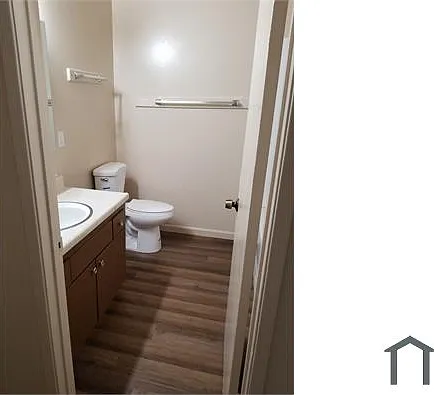 2 bed, 950 sqft, $2,300 — Photo 4