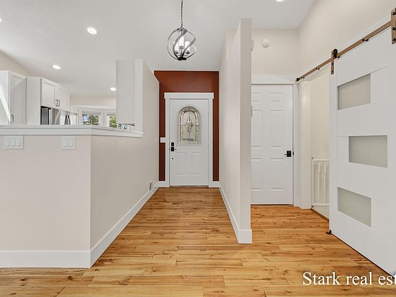 4th image of 3670 Henry St