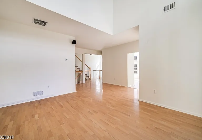 103 Crown Ct — Photo 9