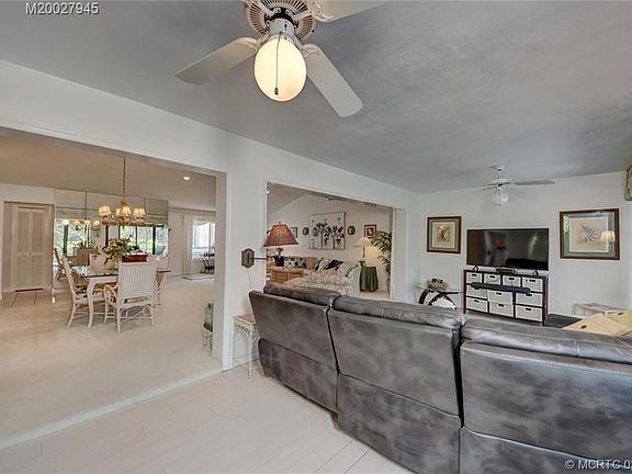 3rd image of 1542 SW Troon Cir