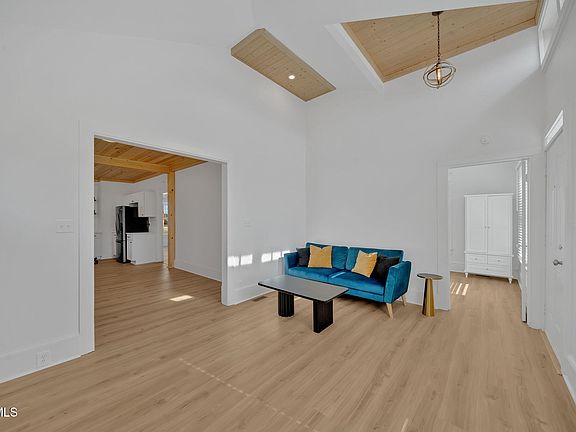 4th image of 300 Highland Ave