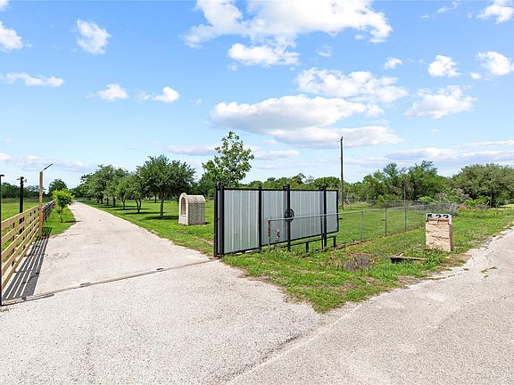 2nd image of 523 Moore Bar Rd