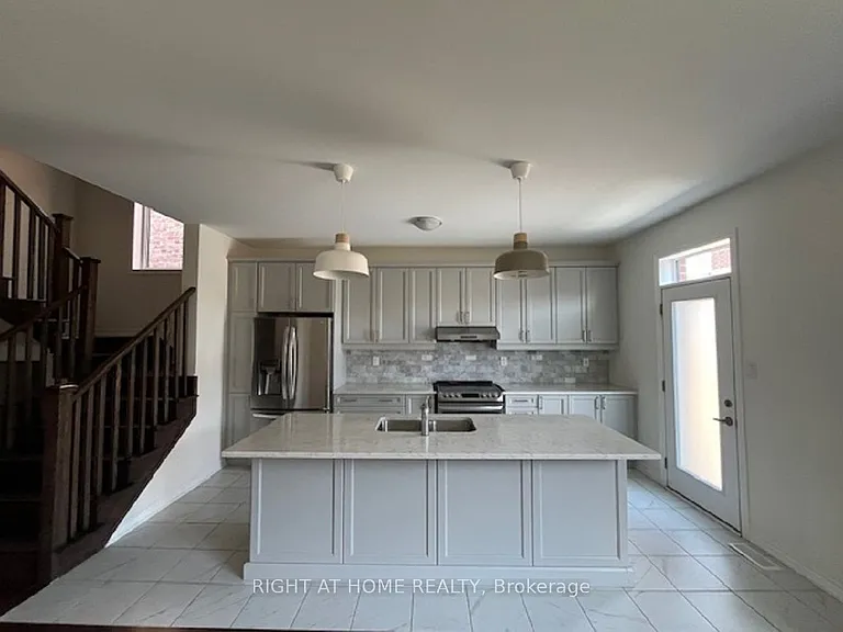 17 Lockyer Dr — Photo 3