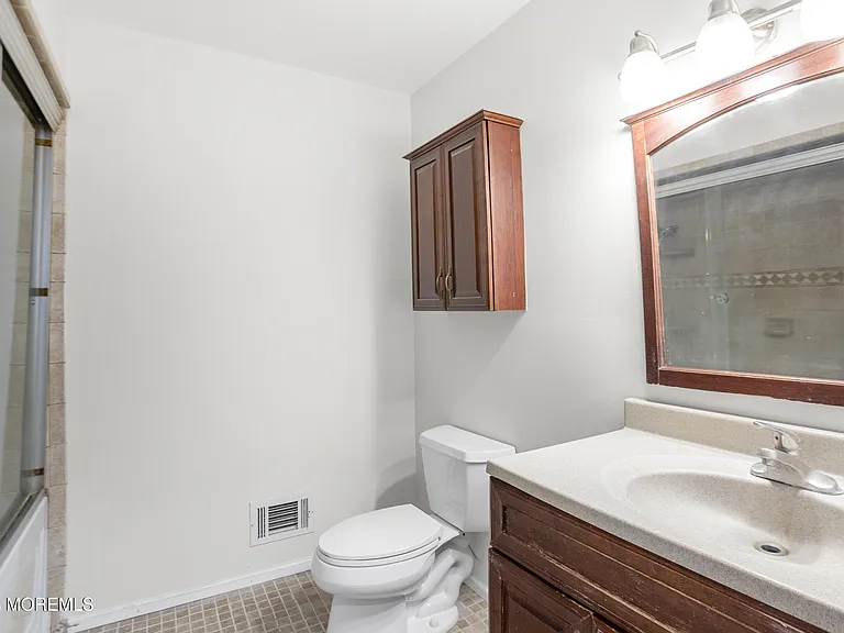 546 George Rd — Photo 7