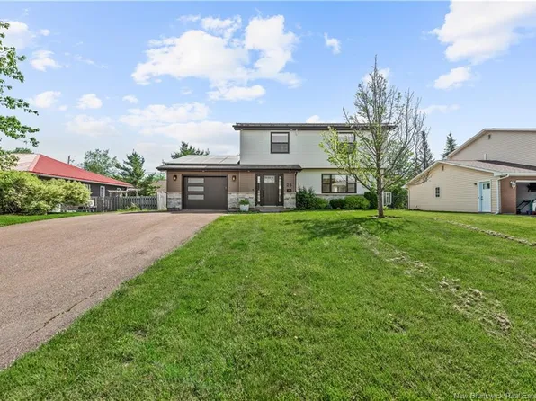 25 Welland St, Riverview, NB E1B 4L9
