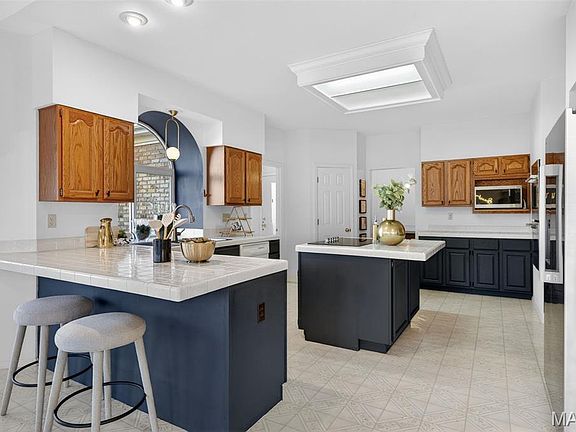 3rd image of 58 Lansdowne Ct