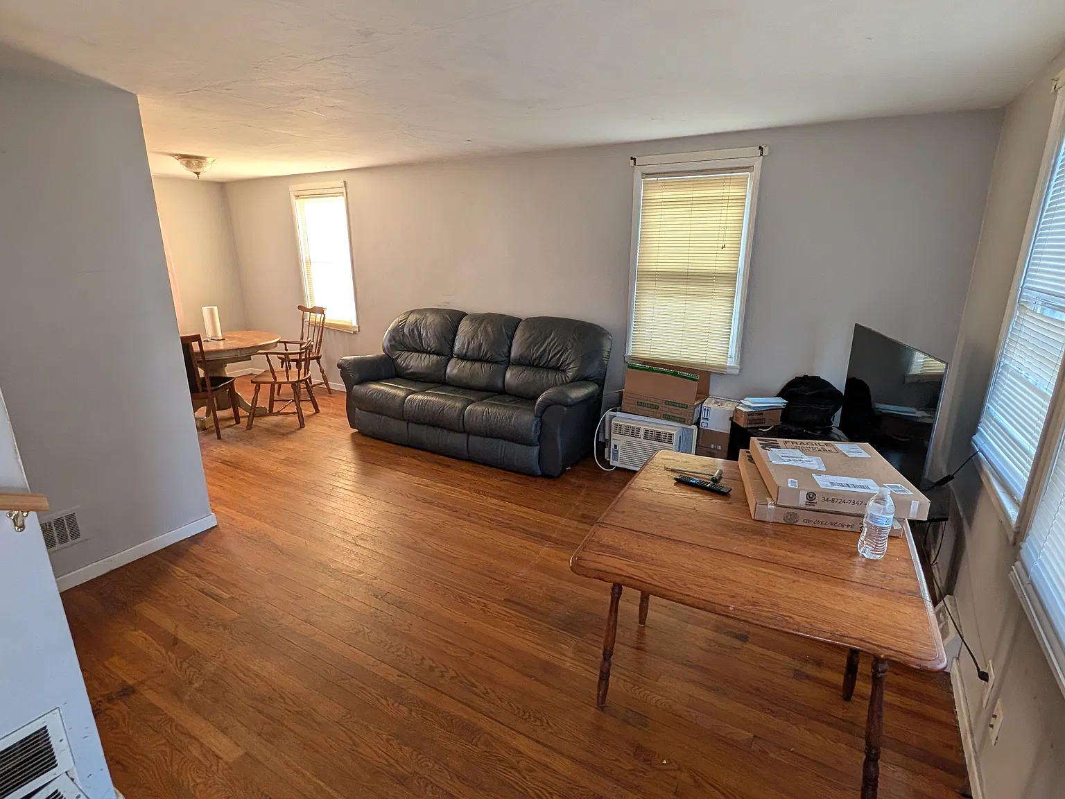 2 bed, 864 sqft, $2,400 — Photo 2