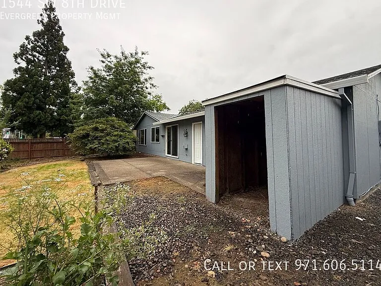 1544 SW 8th Dr — Photo 33