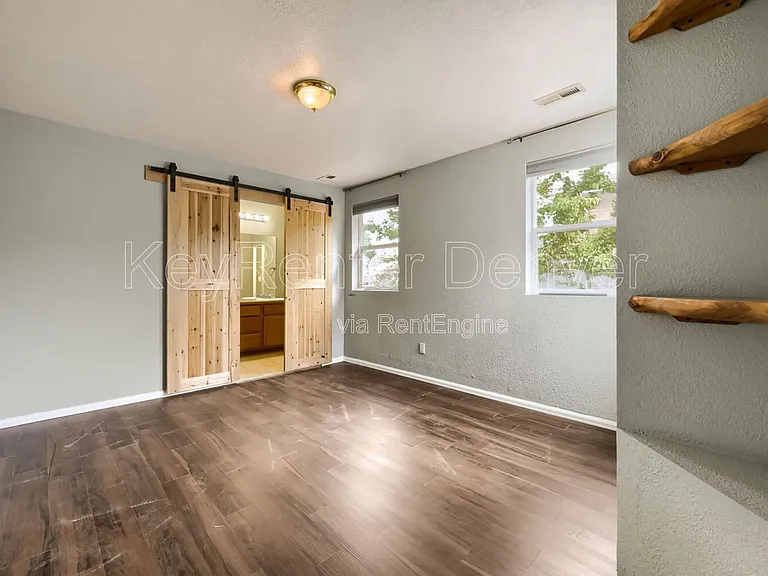 4870 Beach Ct — Photo 12