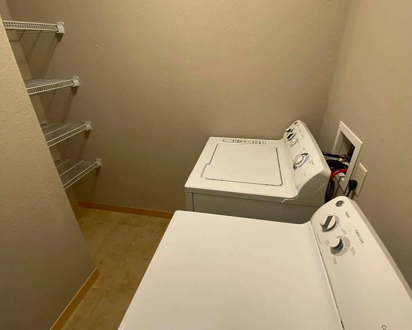 Delafield Lakes Apartments — Photo 3