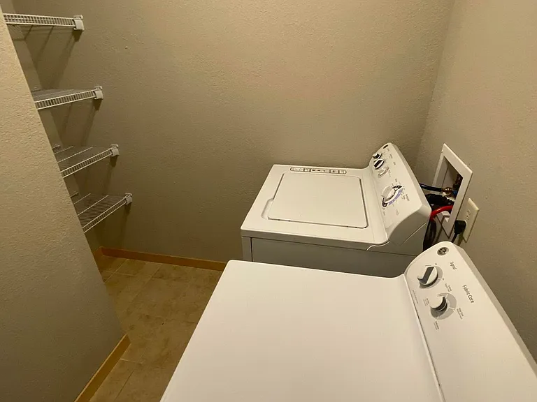 Delafield Lakes Apartments — Photo 3