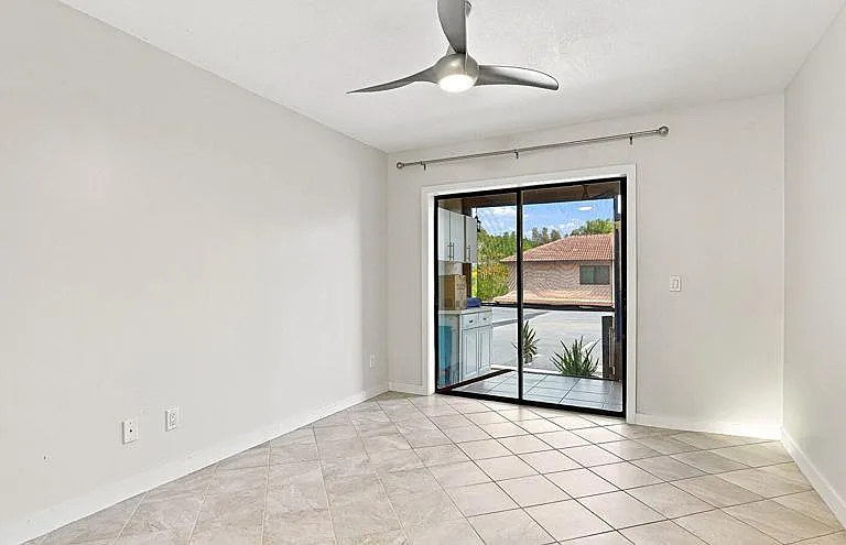 2480 SE Garden Ter #507 — Photo 15