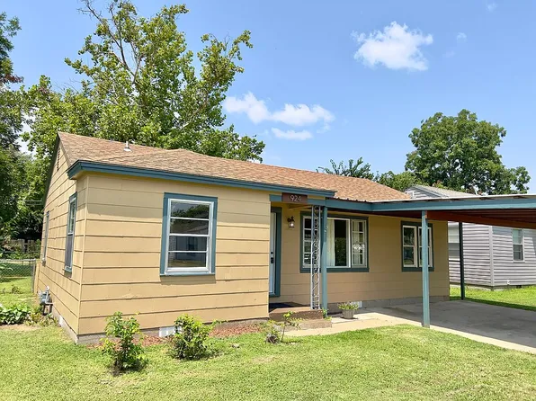 924 Riviera Dr, Ponca City, OK 74601