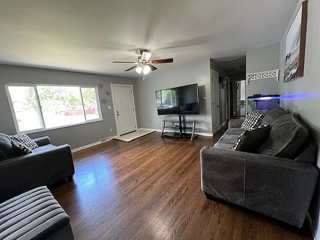 805 Hollyberry Dr — Photo 5