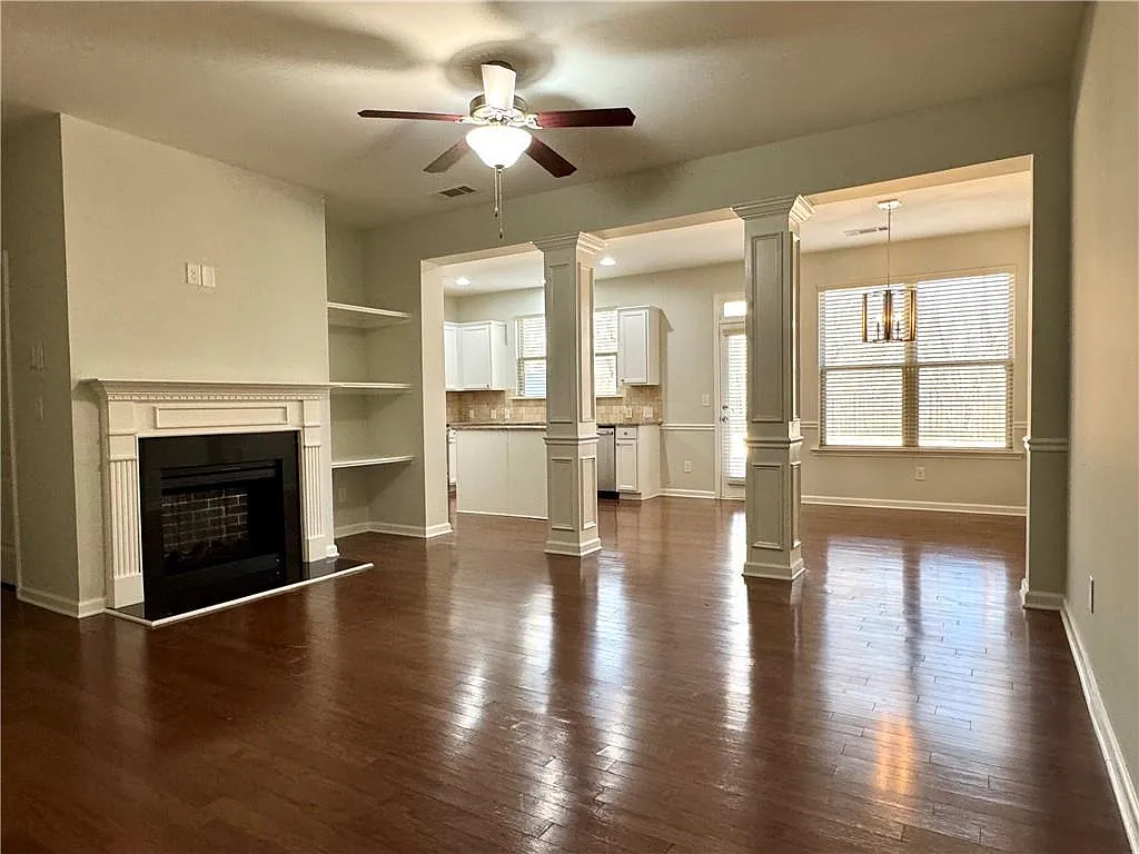 3 bed, 2.5 bath, 1969 sqft, $2,195 — Photo 4