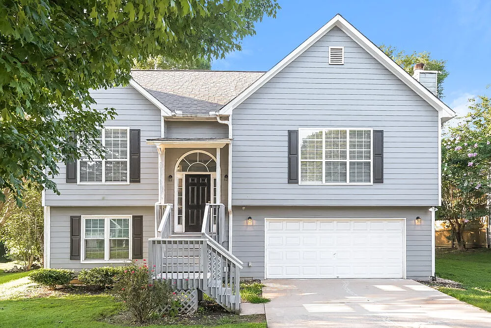 3 bed, 2.5 bath, 1585 sqft, $2,090 — Photo 1
