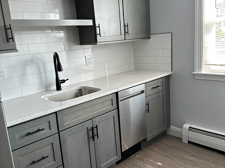 529 Lincoln Ave #4 — Photo 6