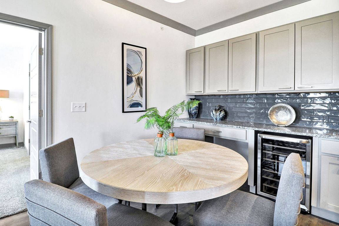 Dining Area Meridian at View High