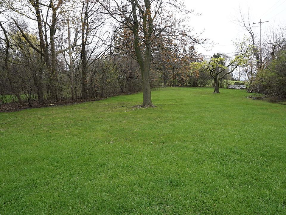 2nd image of 335 W Daphne Rd