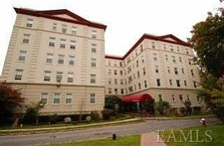 3rd image of 4 Park Ln APT 3F