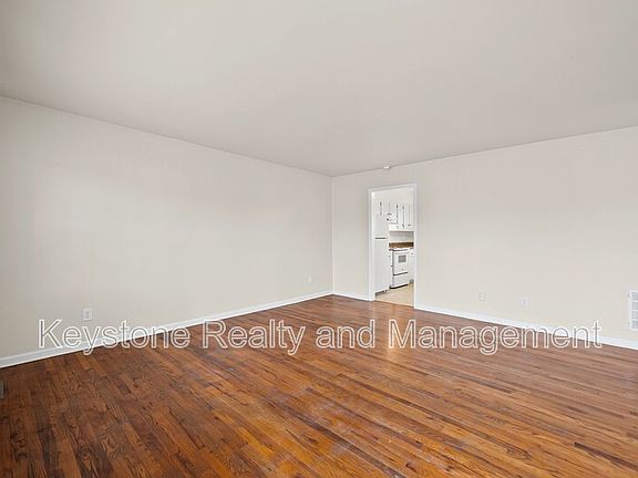 3rd image of 109 Holley Dr Unit B
