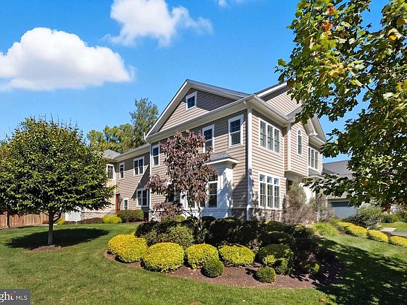 2nd image of 609 Kingsley Rd SW