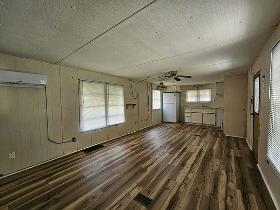 4th image of 4270 Mailbox Ave #115