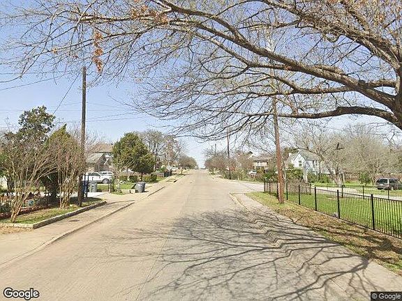 Exterior Neighborhood (street photo)