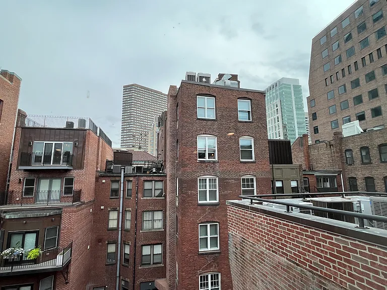 166 Newbury St #4R — Photo 11