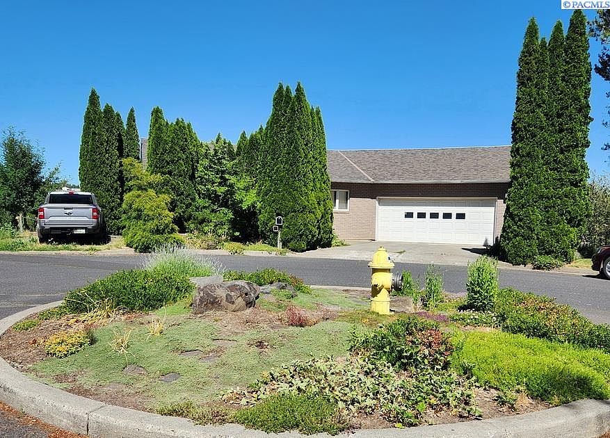 1st image of 1220 SE Earthtone Ct