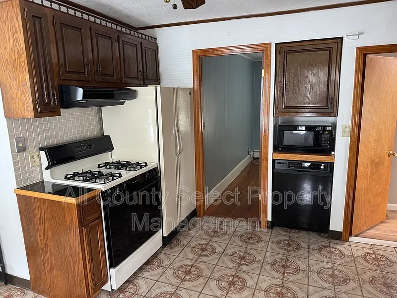 Building Photo - 16 Mount Vernon St #2
