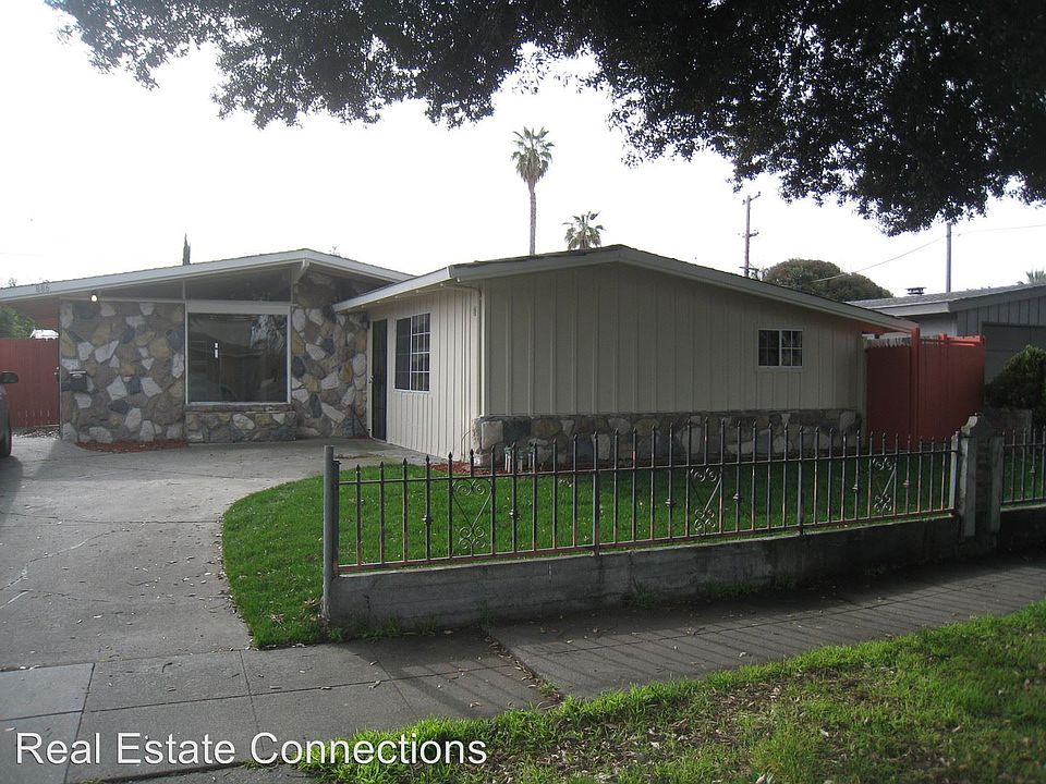 1st image of 886 Lakemuir Dr