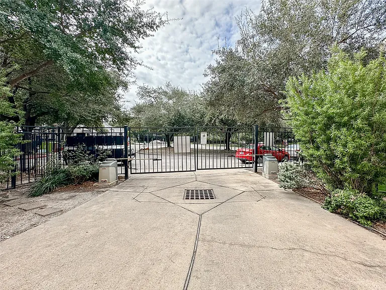 2 Hermann Park Ct — Photo 43