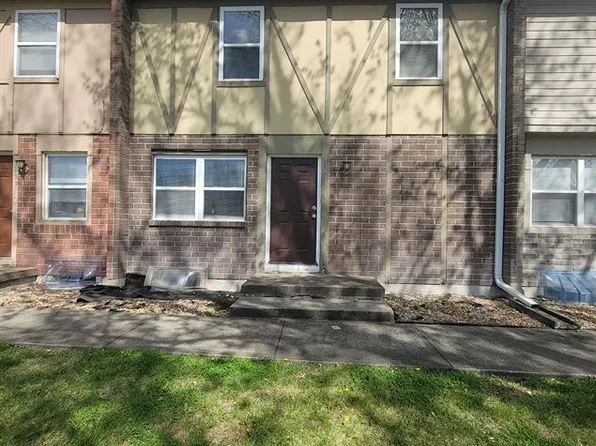 3837 NE Colonial Dr, Lees Summit, MO 64064