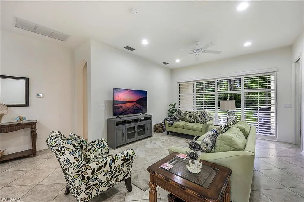 3 bed, 3.0 bath, 1875 sqft, $7,250 — Photo 2