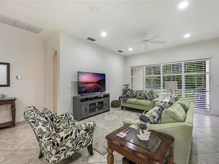 11072 Esteban Dr — Photo 2