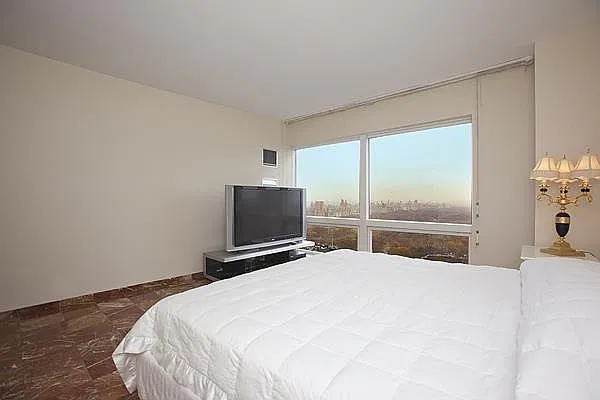 721 5th Avenue — Photo 4