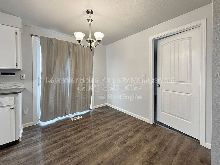 1773 W Victory Rd — Photo 9