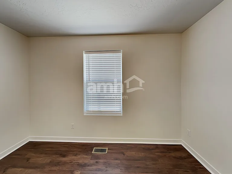 754 N Scotney Ave — Photo 17
