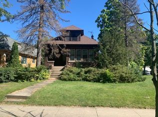 831 S Vine Ave, Park Ridge, IL 60068