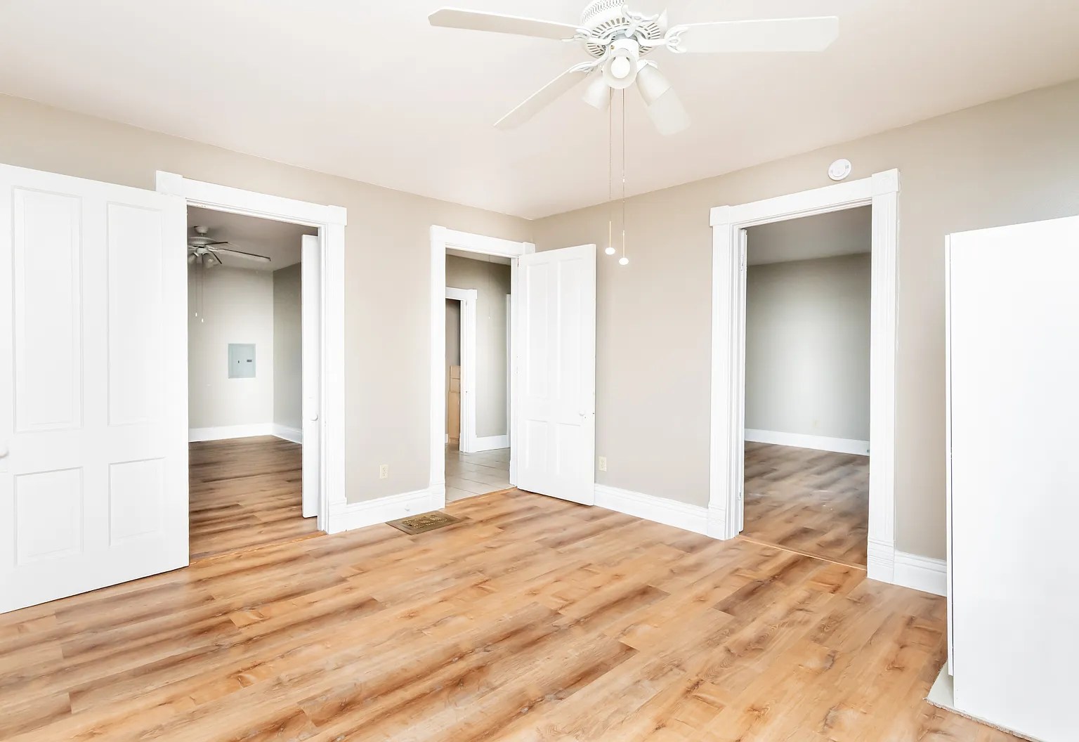 123 Waverly Ct — Photo 3